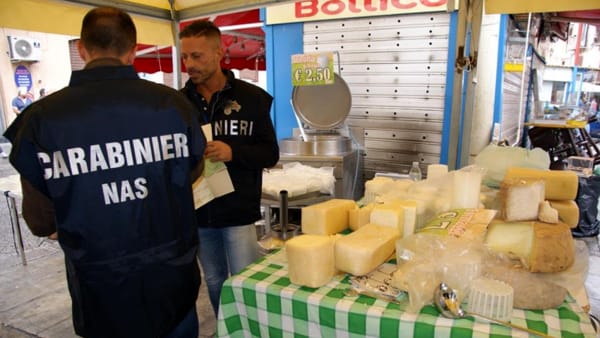 Augusta. Controlli congiunti di Carabinieri, NAS e ASP nell’area mercatale:individuati prodotti in cattivo stato di conservazione