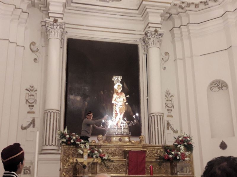 Siracusa. Consulta Giovanile rende omaggio al compatrono San Sebastiano. Maiolino: “le processioni rappresentano tradizioni antiche e importanti per le nostre comunità”