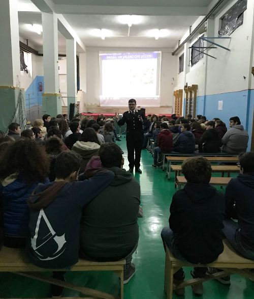 Palazzolo. “Uniamoci contro le droghe”: Carabinieri e Asp incontrano gli studenti dell’istituto comprensivo “V. Messina”