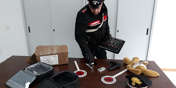 Palazzolo Acreide, nascondeva pistole modificate in casa: arrestato