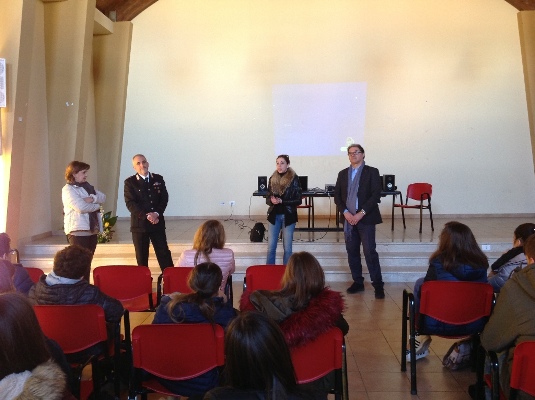 Canicattini. “Uniamoci contro le droghe”, i Carabinieri ed i medici dell’Asp incontrano gli studenti del Liceo Scientifico