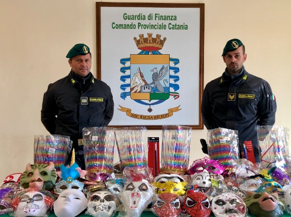 Catania. Sequestrati dalla Guardia di Finanza 293 mila articoli di Carnevale illegali
