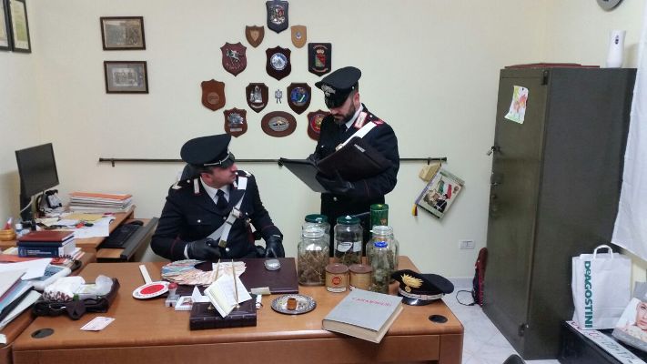 Rosolini. Deteneva stupefacenti e denaro in casa: ai domiciliari un 37enne