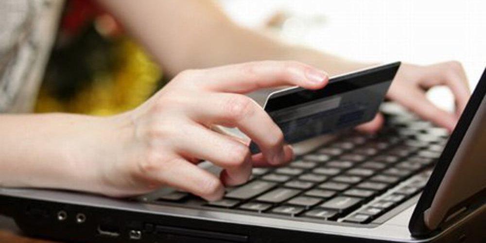 Avola, truffa online: spedivano frutta marcia al posto di un lingotto d’oro. Due denunciati