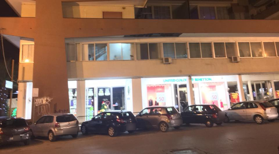 Siracusa. Via Tisia, una giovane precipita dal primo piano di un edificio: la Polizia indaga