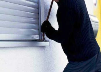 Siracusa. Furto in via Cimone, in auto con arnesi da scasso e armi da taglio, denunciato