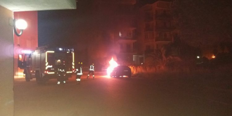 Siracusa. Incendiata nella notte l’auto dell’avvocato Daniela La Runa
