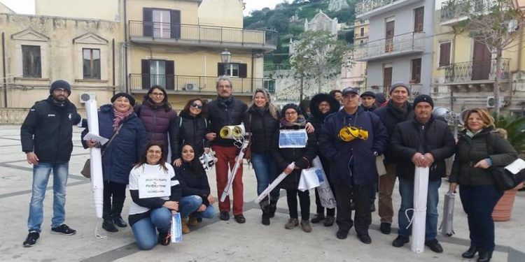 Melilli, ieri la quarta manifestazione contro l’inquinamento dell’aria nel “quadrilatero della morte”