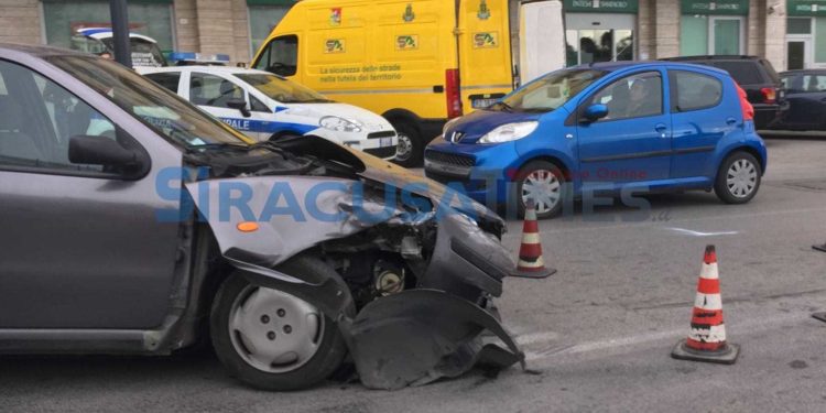 Siracusa. Incidente all’incrocio tra viale Teracati e via Costanza Bruno