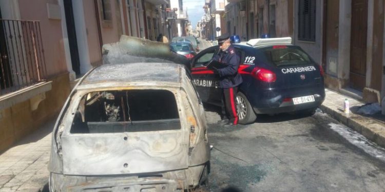 Pachino. Tre auto incendiate nella notte, indagano i Carabinieri