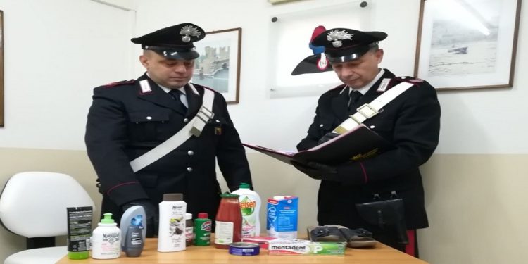 Priolo Gargallo. Tentano di rubare detersivi e alimenti in un supermercato, arrestati