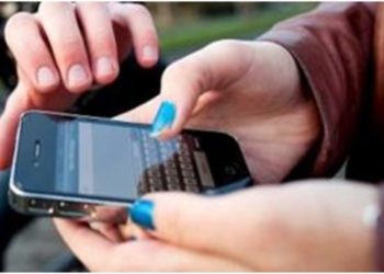 Augusta, prende a pugni una donna per rubarle il cellulare, denunciato