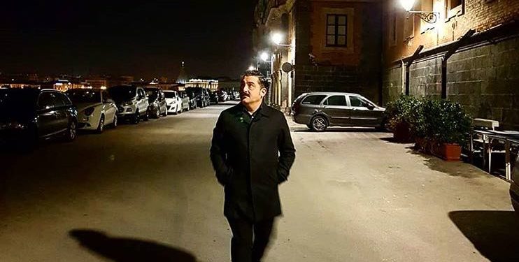 Siracusa. Passeggiata notturna per il cantante siciliano Roy Paci nel cuore di Ortigia