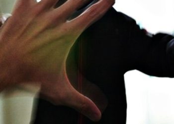 Rosolini. Non accetta la relazione della figlia e aggredisce il fidanzato. In carcere un 36enne