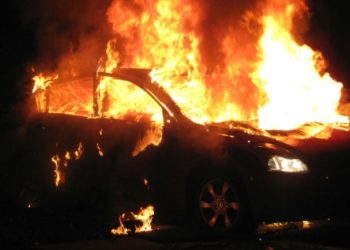 Rosolini. Due autovetture in fiamme in via Canova