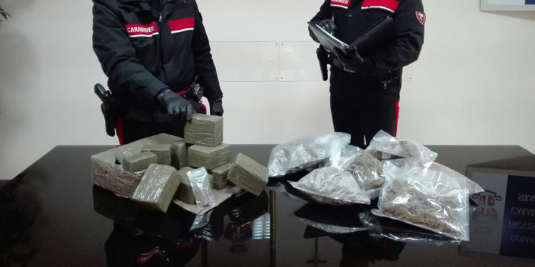 Siracusa, trovato con 9 kg di hashish e 2 kg di marijuana in casa: arrestato dai Carabinieri