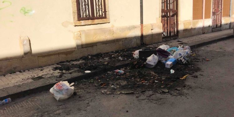 Siracusa si Differenzia, tra dubbi, domande e mastelli ancora non consegnati