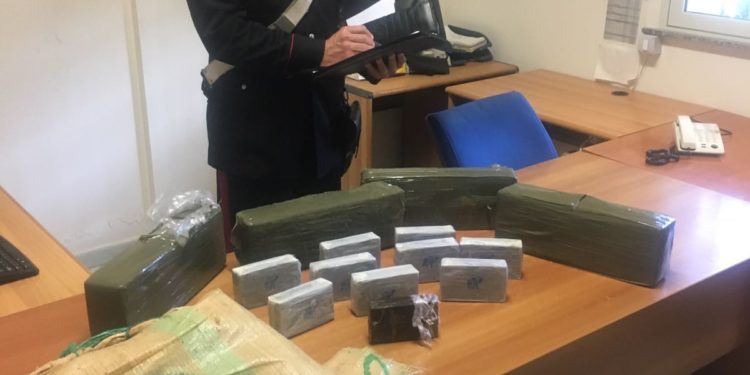 Siracusa. Marchesa di Cassibile, rinvenuto in spiaggia un sacco contenente 25 chili di stupefacente