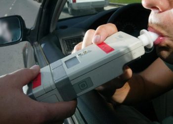 Siracusa. Guida in stato di ebrezza e possesso di sostanza stupefacente, denunciato