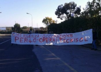 Priolo, Vertenza Tecnisol: prosegue il sit-in di protesta dei 40 lavoratori presso le portinerie della Lukoil