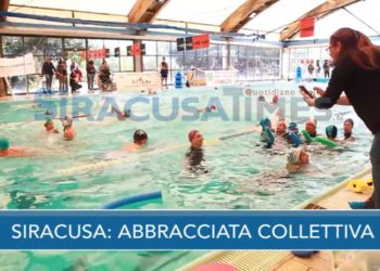 Siracusa, “Abbracciata Collettiva”: la maratona di nuoto per i bambini autistici