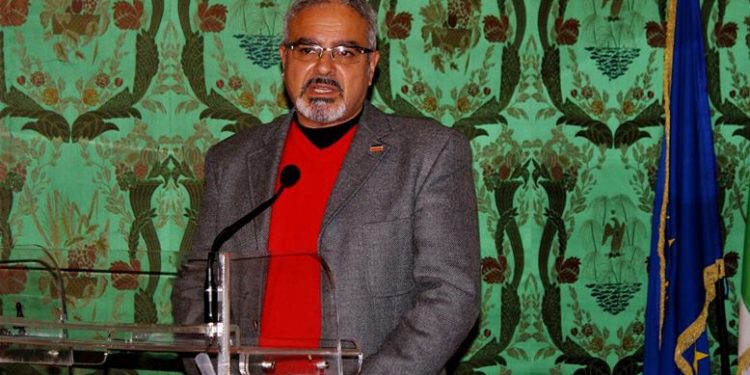 Noto: perseguita e minaccia di sfregiare la figlia con l’acido perché non accetta la sua relazione omosessuale, interviene Stonewall