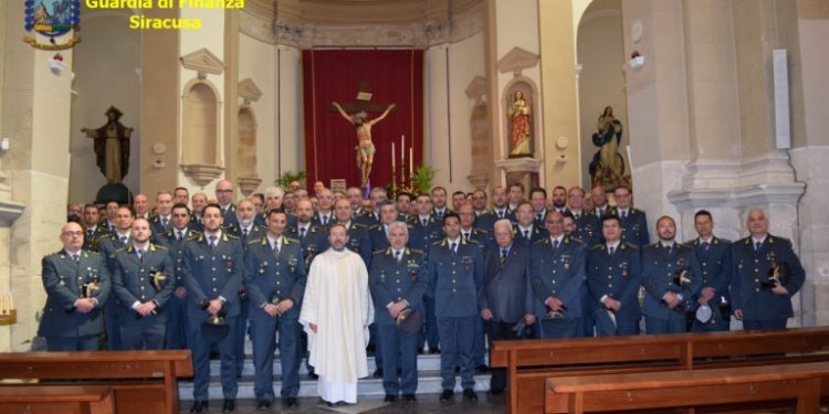 Siracusa. Guardia di Finanza, celebrato il precetto pasquale nella Basilica di Santa Lucia al Sepolcro