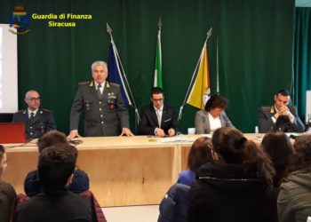 Ferla. A scuola con la Guardia di Finanza per il progetto “Educazione alla Legalità Economica”