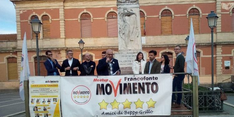 Francofonte. Plebiscito a ‘5 Stelle’: i portavoce eletti in piazza Dante ringraziano gli elettori