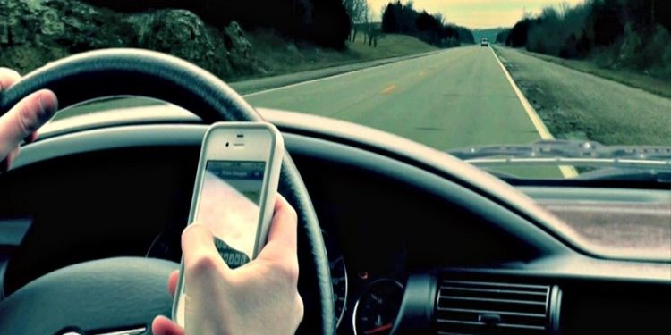 Siracusa, sicurezza sulle strade: in aumento l’uso del cellulare durante la guida