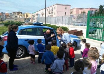Siracusa, “Progetto Figure Amiche”: visita degli agenti ai bambini dell’asilo nido “Celentano”