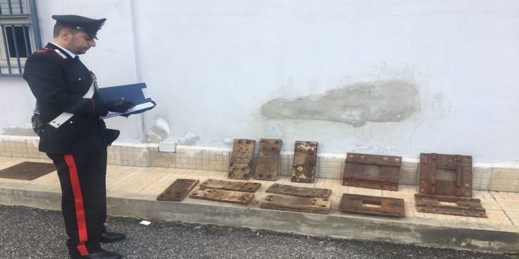 Siracusa, asportano 200 piastre in ferro da uno scalo ferroviario: fermati tre giovani