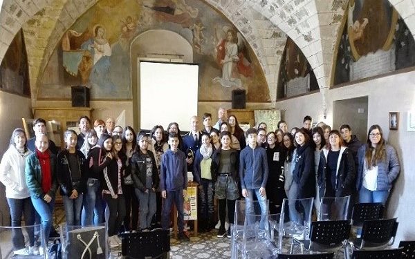 Noto. Femminicidio, “Tu sei mia…l’amore che non c’era”: la Polizia incontra gli studenti delle superiori