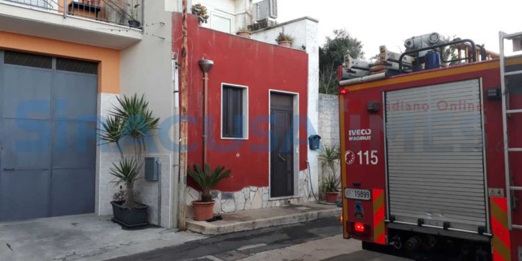 Canicattini Bagni, incendio a casa di Cugno: indagano i Carabinieri