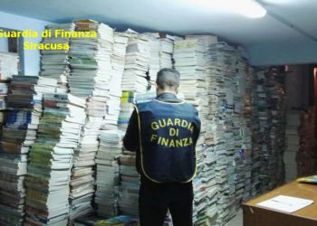 Augusta, sequestrati dalle Fiamme Gialle oltre 67 mila libri di testo illegalmente in commercio