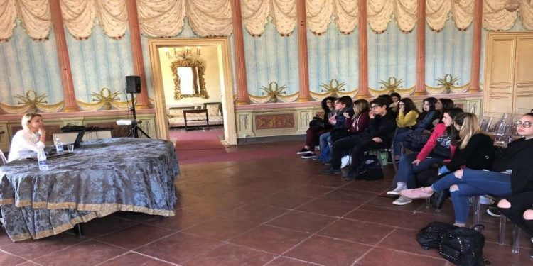 Noto. Volalibro, musica e parole al centro della prima giornata