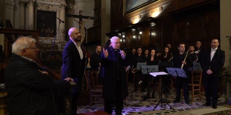 Siracusa. L’attore Sebastiano Lo Monaco incanta il pubblico in Cattedrale con “La Bella Passione”