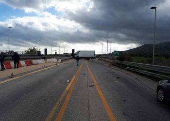 Incidente sulla Siracusa-Gela, camion di traverso al casello di Cassibile