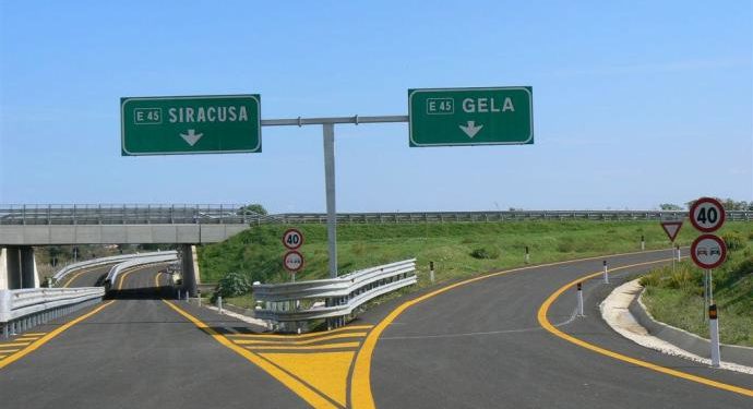 Appalti truccati e tangenti per la “Siracusa-Gela”, sei arresti