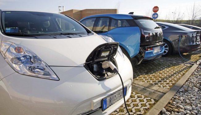 Siracusa, svolta “green” per il Comune: sosta gratuita per auto elettriche e ibride nelle strisce blu