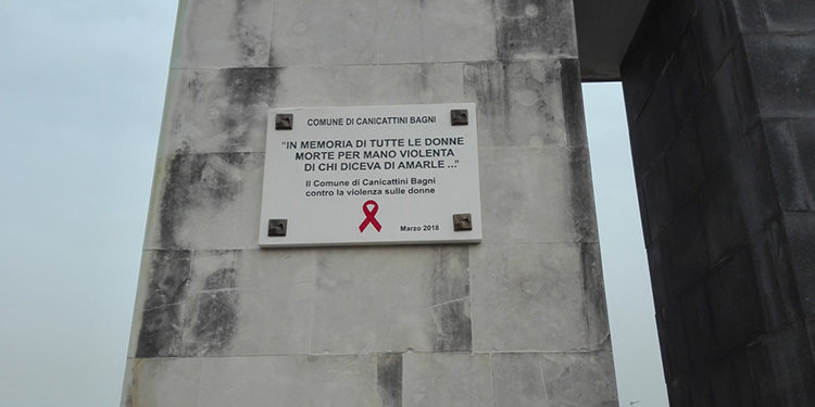 Canicattini Bagni, marzo per le donne: inaugurata la targa in ricordo delle donne vittime di violenza