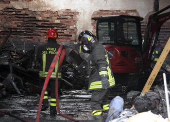 Sicilia, esplosione in centro a Catania: almeno tre vittime, due Vigili del Fuoco