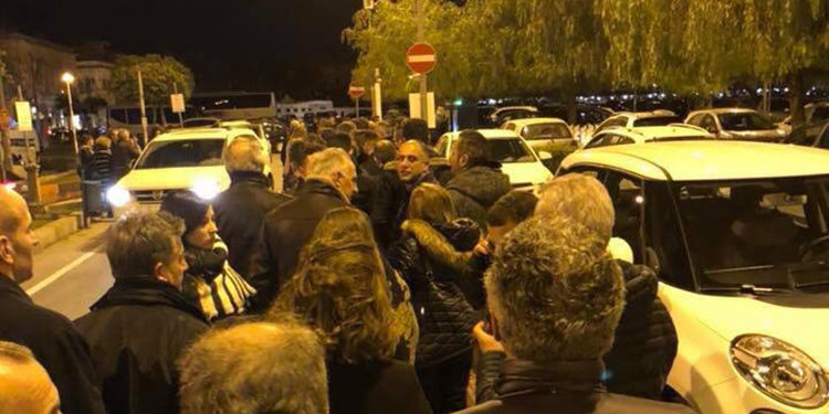 Siracusa, sabato in coda al parcheggio del Molo Sant’Antonio: una sola cassa in funzione