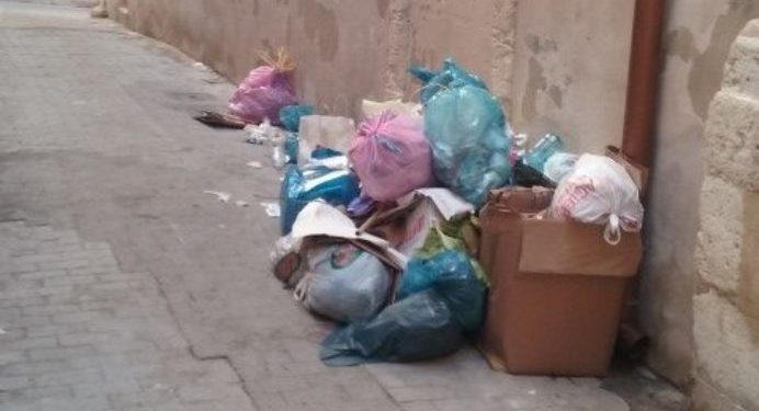 Siracusa, in Ortigia dopo il ritiro dei cassonetti è caos. La circoscrizione: “C’è ancora molto da fare per la differenziata”