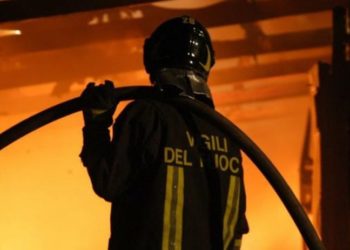 Siracusa. Fiamme alla veranda della pasticceria Brancato. Zappulla: “Alzare il livello di controllo del territorio”