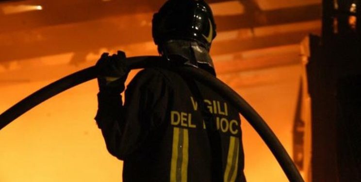 Siracusa. Fiamme alla veranda della pasticceria Brancato. Zappulla: “Alzare il livello di controllo del territorio”