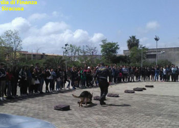 Siracusa, a scuola con le Fiamme Gialle: conclusa la sesta edizione del progetto “Educazione alla legalità economica”
