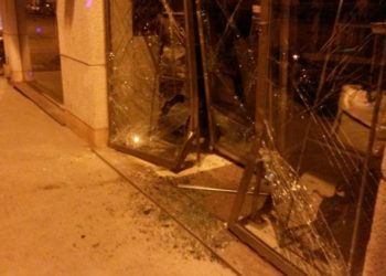 Rosolini, utilizzano l’auto come ariete e rapinano un negozio: è caccia ai malviventi