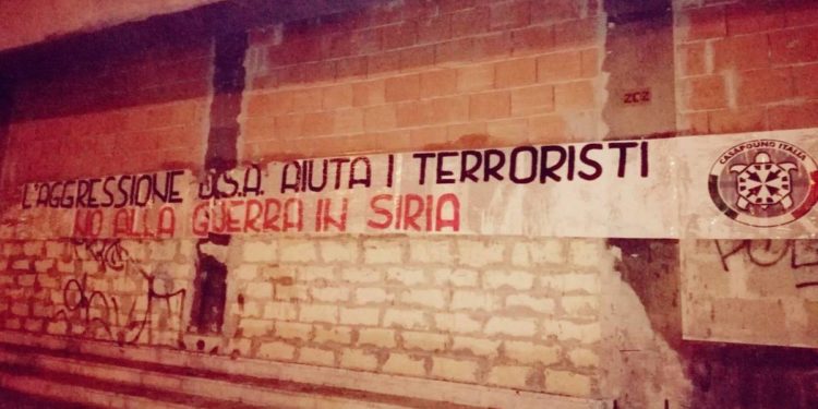 Attacco aereo in Siria, lo striscione di CasaPound: “l’aggressione USA aiuta i terroristi”
