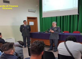 Palazzolo Acreide. “Educazione alla legalità economica”, oggi incontro delle Fiamme Gialle con gli alunni della scuole superiori